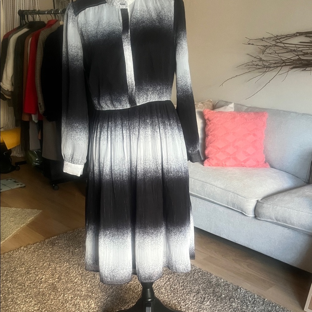Harper Black and White Gradient Long Sleeve Dress